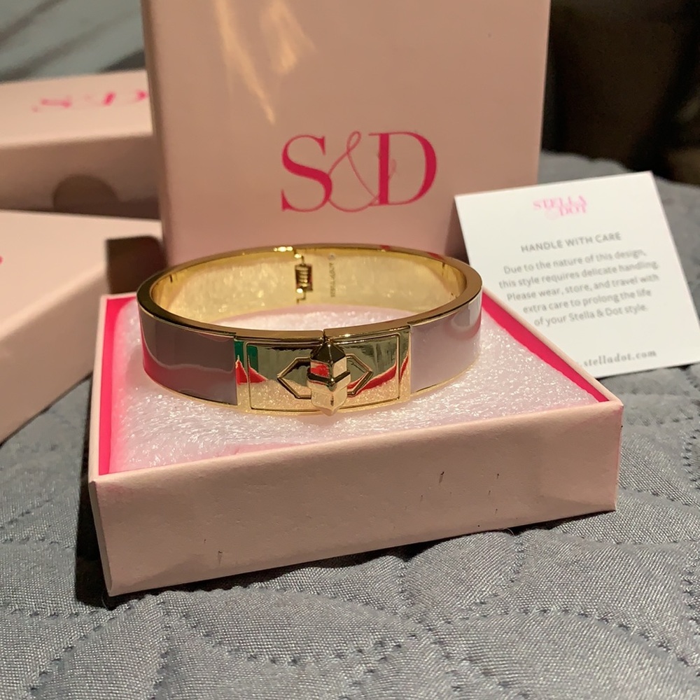 NEW in box rebel bangle in blush - Picture 2 of 3